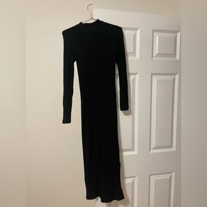 Plain long sleeve black dress from Stradivarius- wore once! Knit! Slit. Size S